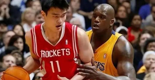 NBA篮球规则解析：为何进攻方进球后不能触碰篮球？